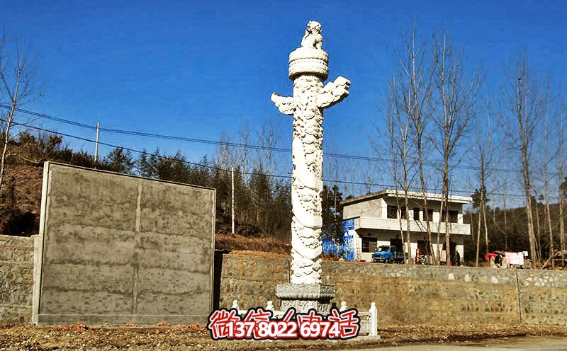 漢白玉華表雕塑，點(diǎn)綴農(nóng)村廣場