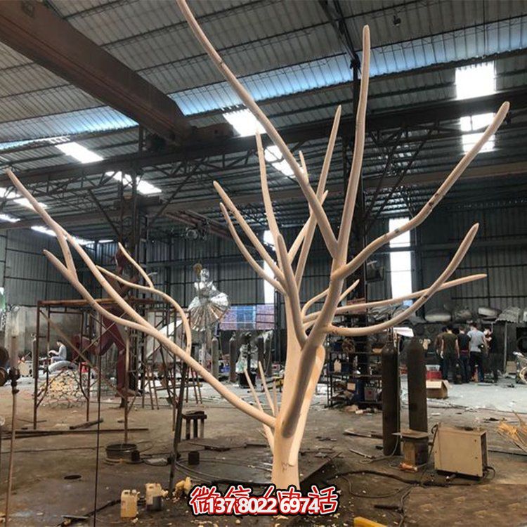 大型玻璃鋼雕塑，給酒店裝飾帶來創(chuàng)意景觀