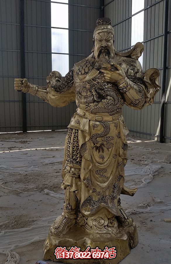 “關公大型噴金烤漆銅雕塑，添色庭院”