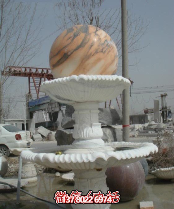 公園完美融合大理石、風水球、噴泉和雕塑的美景 公園完美融合大理石、風水球、噴泉和雕塑的美景