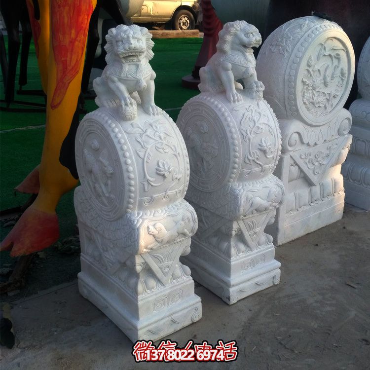 濃縮漢文化，以仿古建筑漢白玉雕塑裝點(diǎn)宮殿門(mén)墩