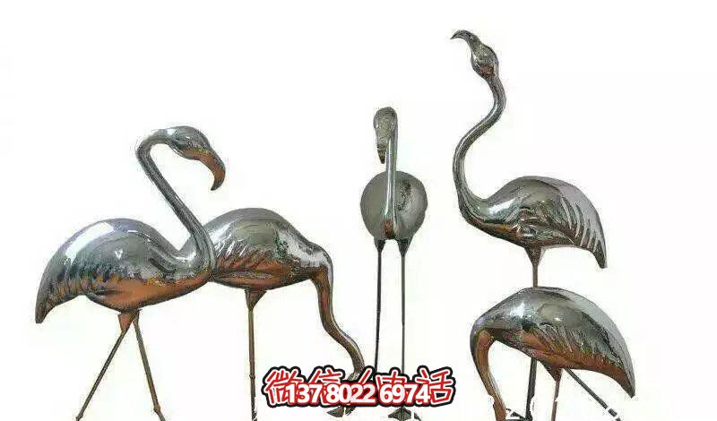 游樂場擺放一群不銹鋼火烈鳥雕塑 游樂場擺放一群不銹鋼火烈鳥雕塑