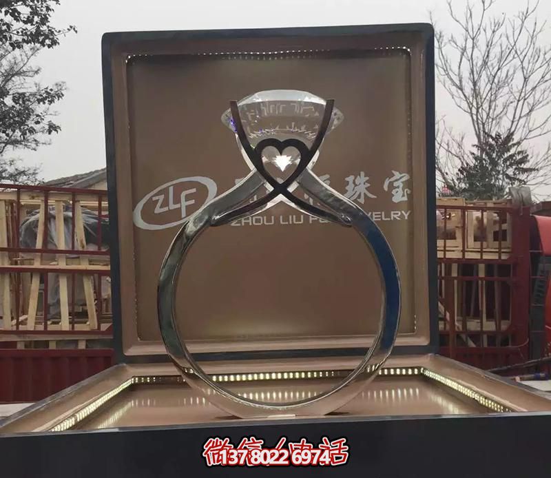 珠寶店門口擺放鉆石不銹鋼戒指雕塑 珠寶店門口擺放鉆石不銹鋼戒指雕塑